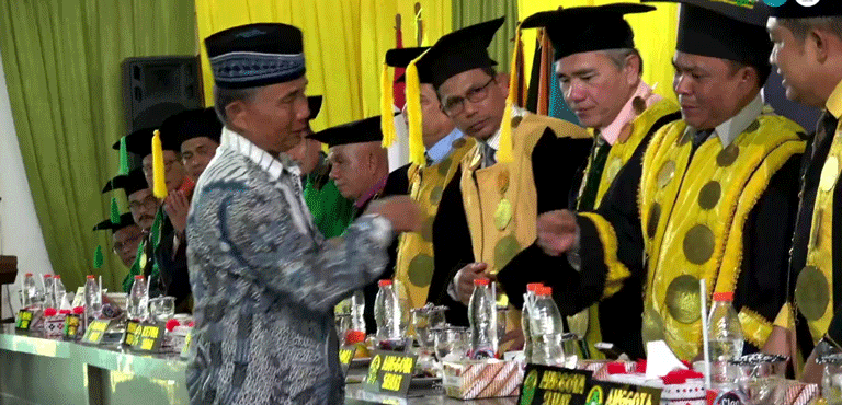 Air Mata di Tengah Apresiasi Dekan FEBI Sampaikan Belasungkawa dan Apresiasi untuk Ayah Wisudawan yang Telah Tiada