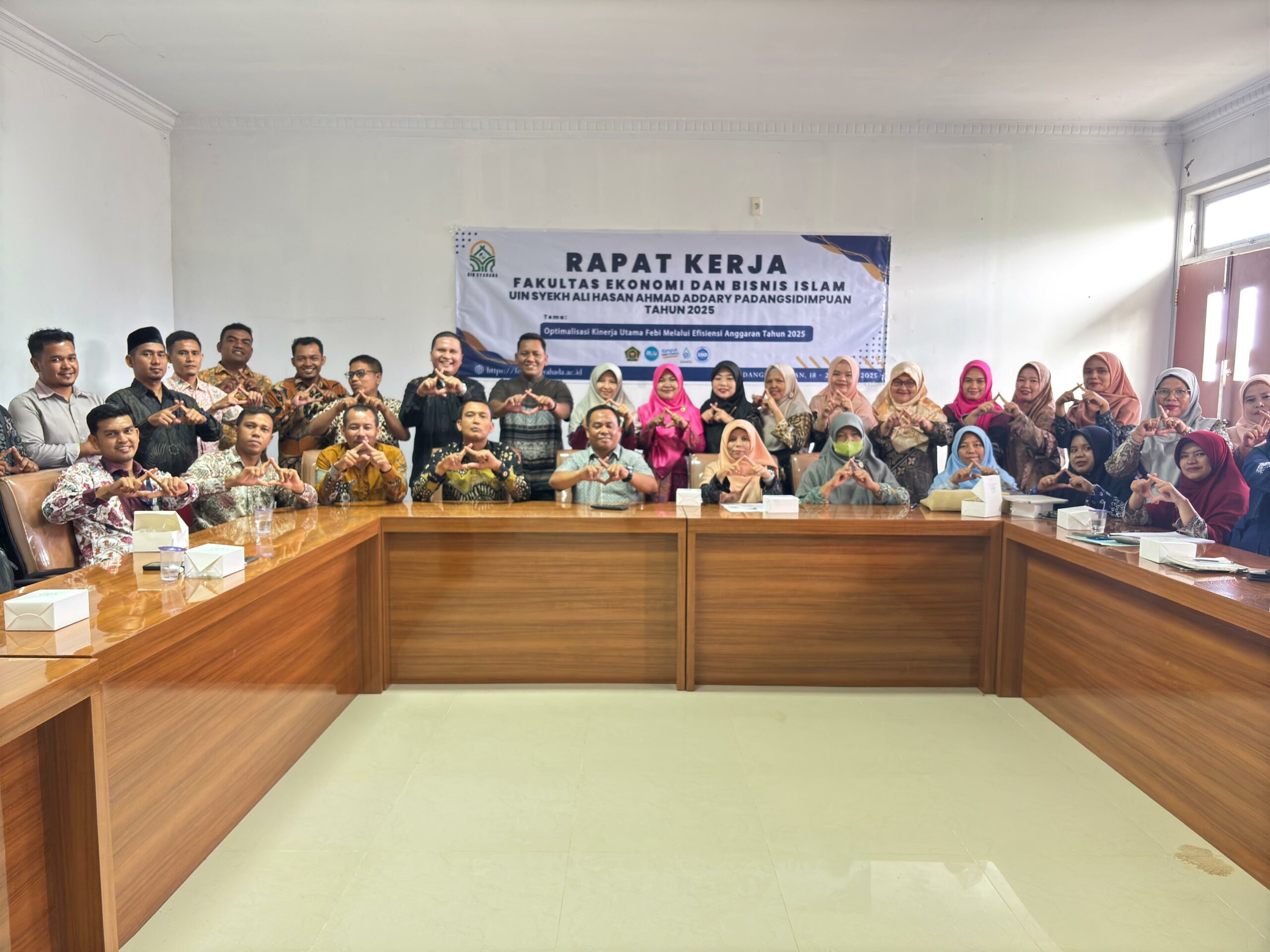 RAKER FEBI UIN SYAHADA Padangsidimpuan 2025 Dengan Tema Optimalisasi Kinerja Melalui Efisiensi Anggaran